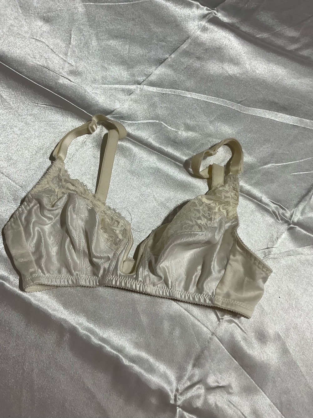 Bali Cream Lace Soft Cup Bra